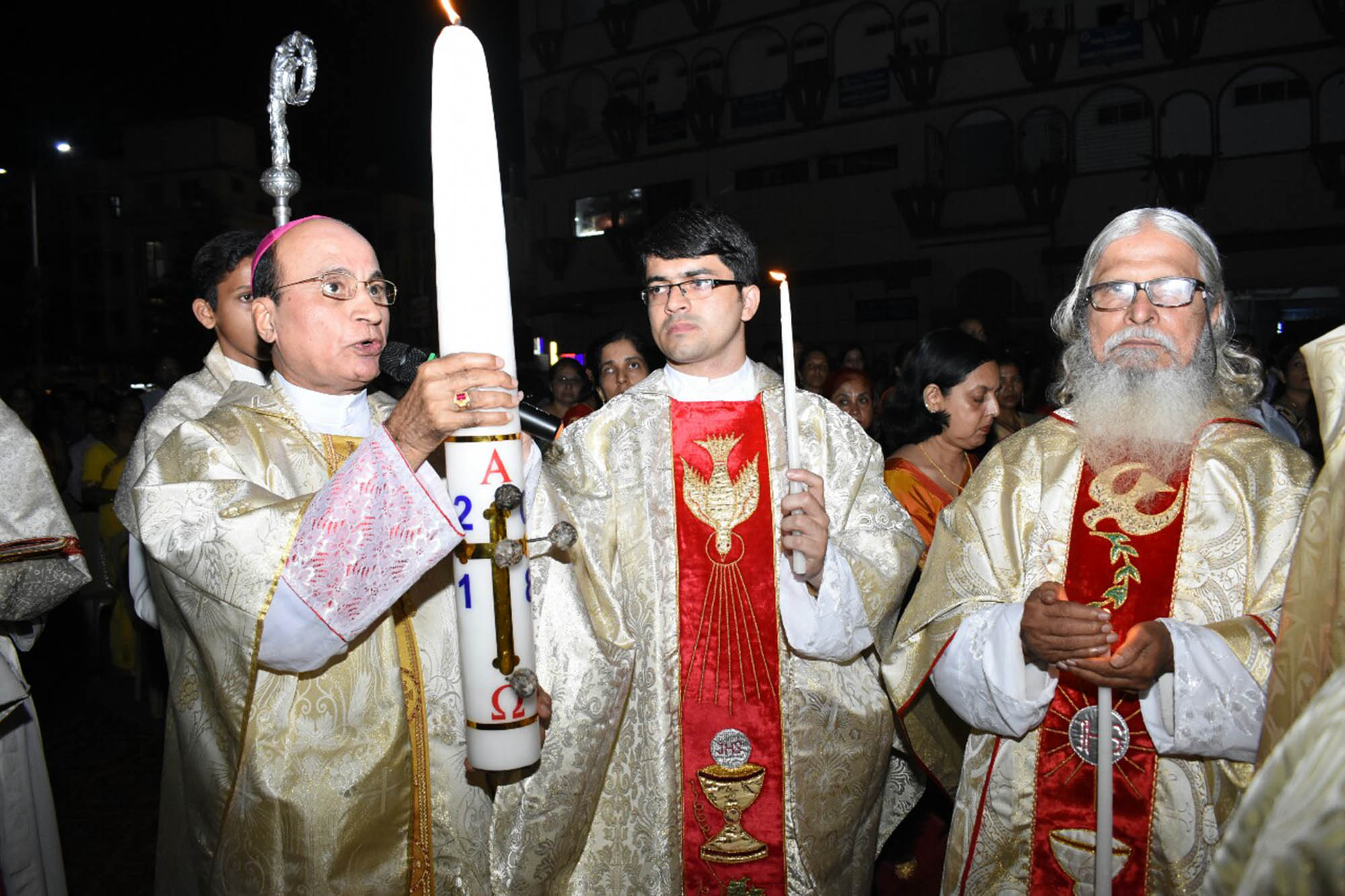 ಉಡುಪಿ ಜಿಲ್ಲೆಯಾದ್ಯಂತ ವೈಭವದ ಪಾಸ್ಕ ಜಾಗರಣೆ